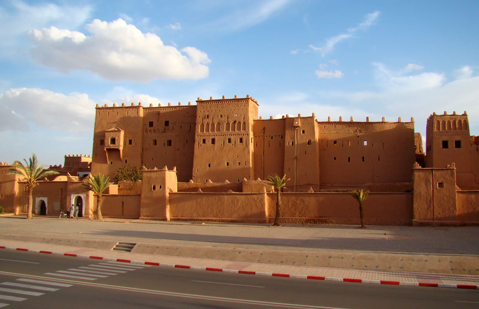 6-Day Morocco Desert Tour from Errachidia to Marrakech Dades Valley